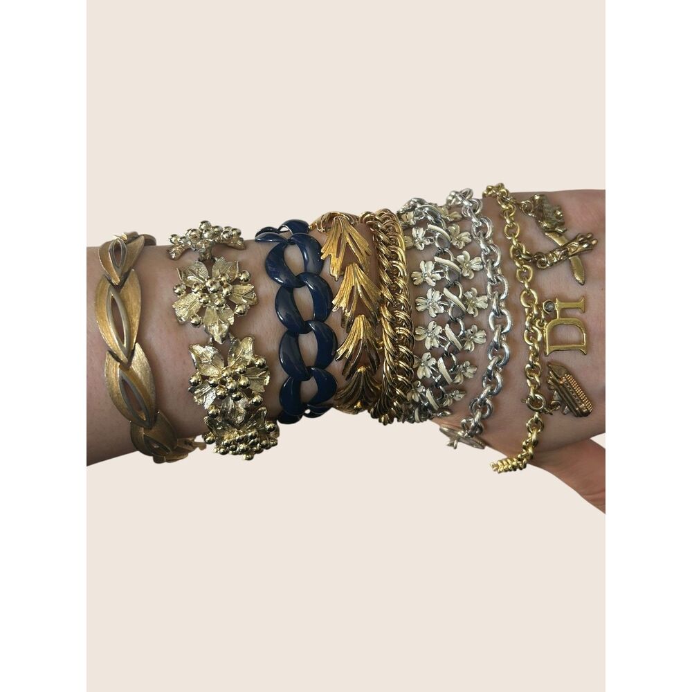 ✨ VTG 80s FASHION BRACELET BUNDLE LOT SIGNED CORO, TRIFARI, GOLDETTE, MONET - Picture 3 of 3